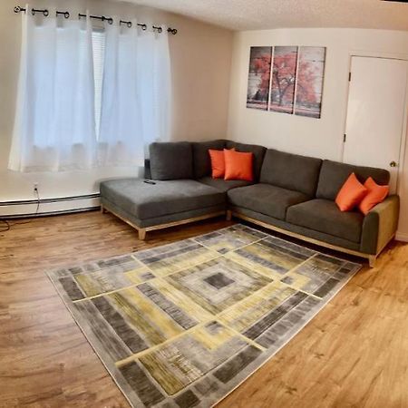 Lovely Two Bedroom, Minutes Away From Downtown אנקורג' מראה חיצוני תמונה