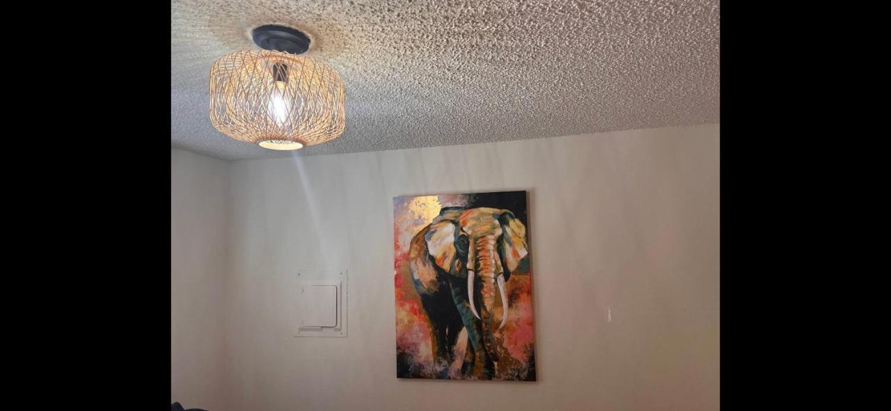 Lovely Two Bedroom, Minutes Away From Downtown אנקורג' מראה חיצוני תמונה