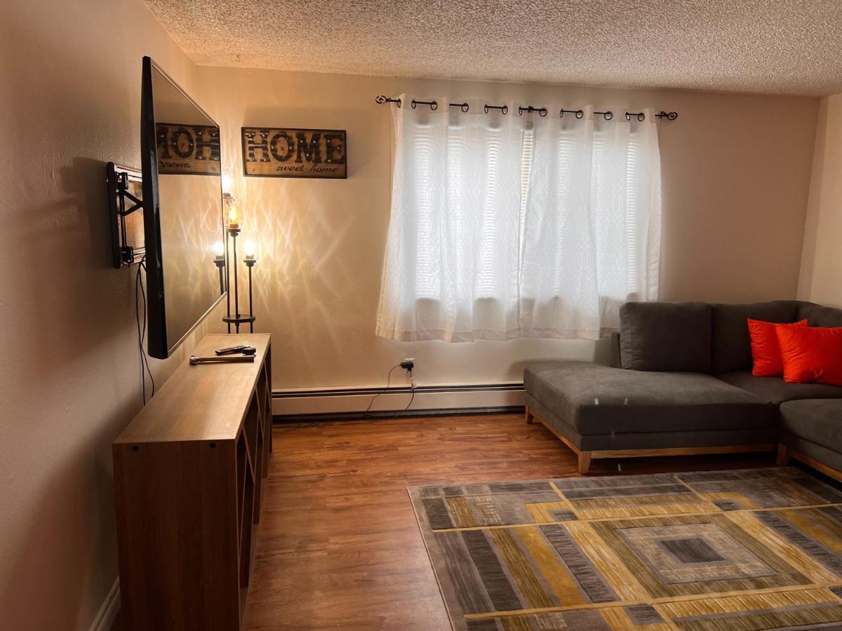 Lovely Two Bedroom, Minutes Away From Downtown אנקורג' מראה חיצוני תמונה